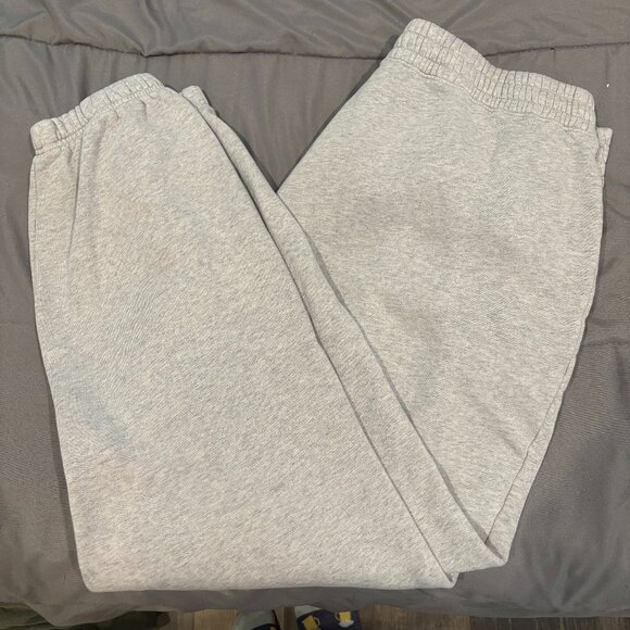 A&F- Essential Sunday in Grey- Luxury Sweatpants - Picture 1 of 3